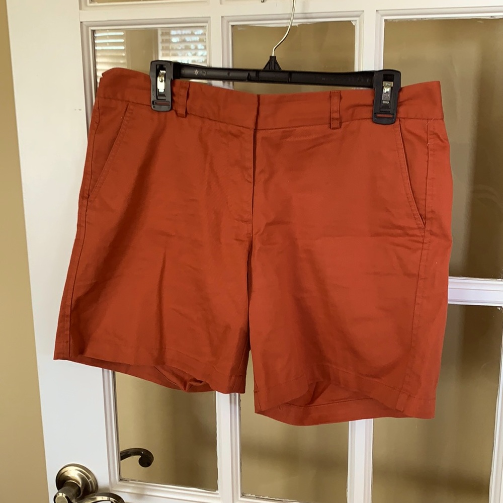 Ladies Land n Sea shorts size 8, Sienna